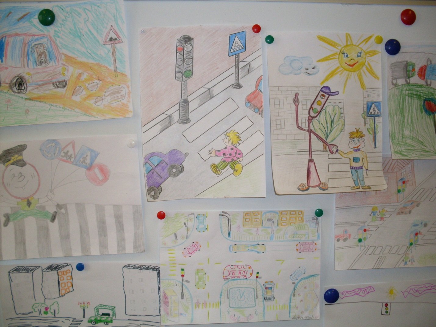 Выставка рисунков ПДД В детском саду