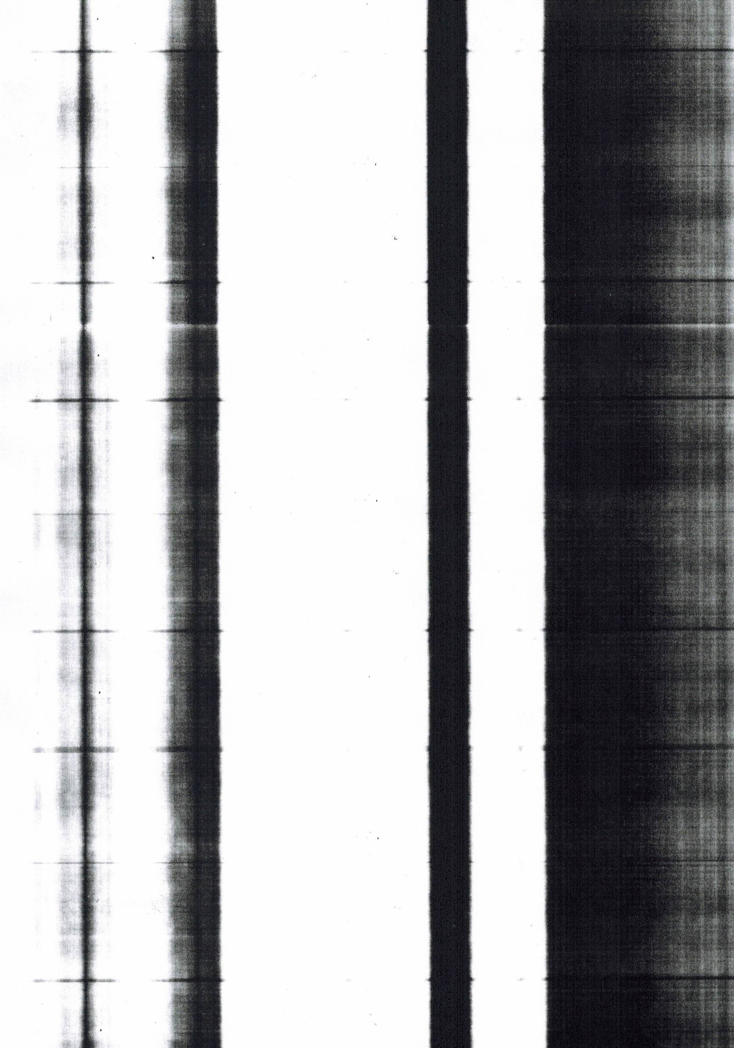 Черная полоса лазерный принтер. Скан пленочного зерна Ilford Delta 400pr. Белая полоса сбоку. Полосы от принтера. Лазерный принтер вертикальные полосы.