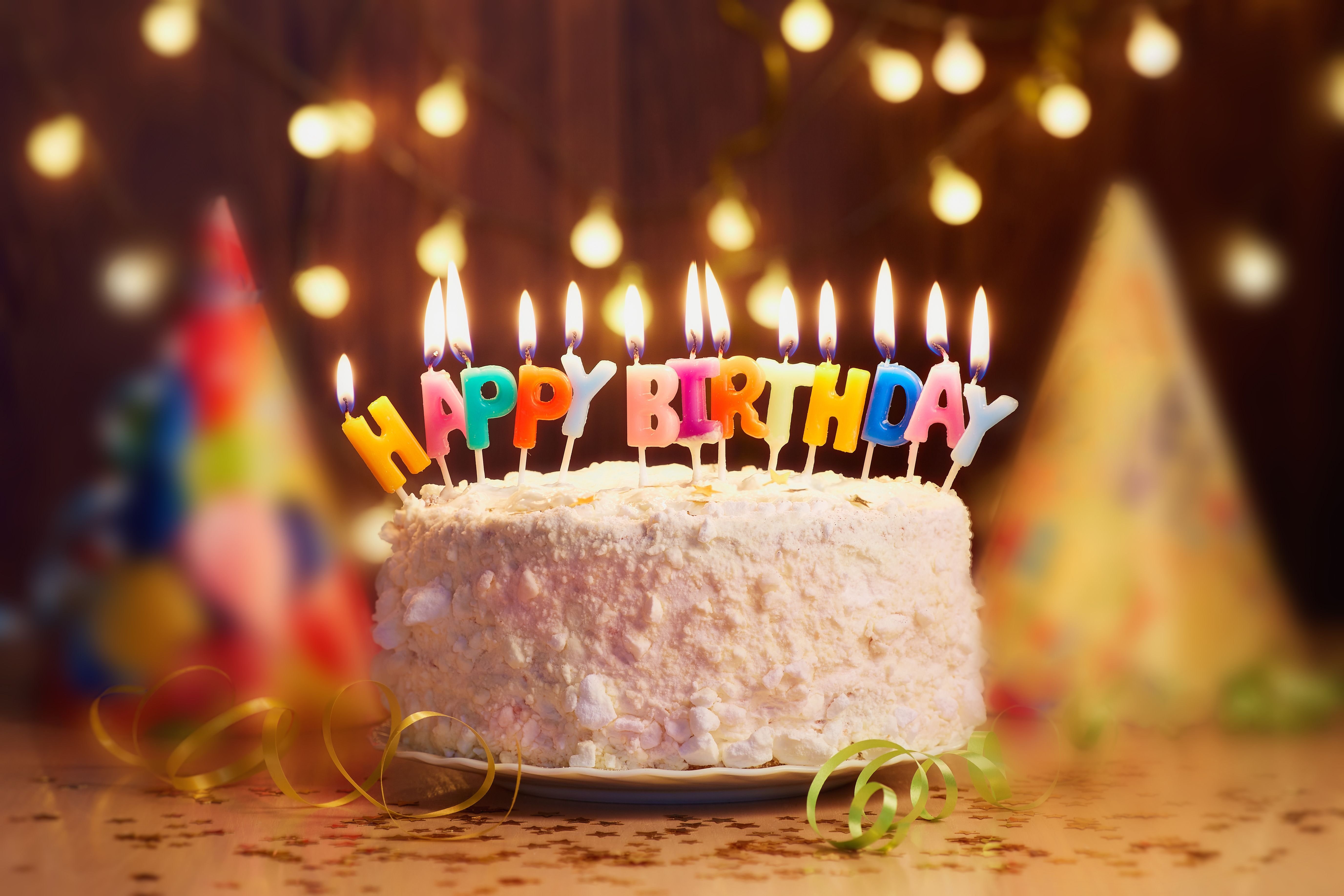 Ден рождения. Праздничный торт. Свечи для торта. Свеча в торт "с днем рождения". Красивые тортики на день рождения.
