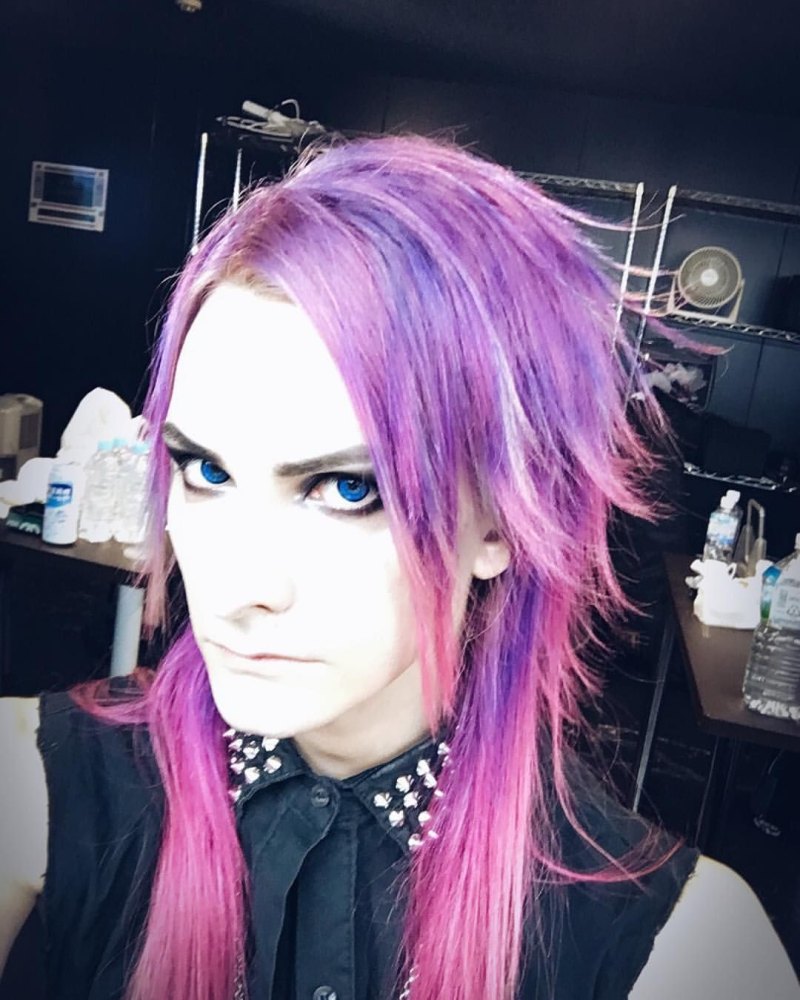Фиолетовые волосы мужские