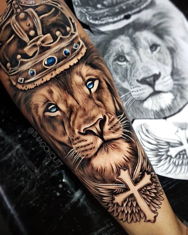 Трафарет льва с короной