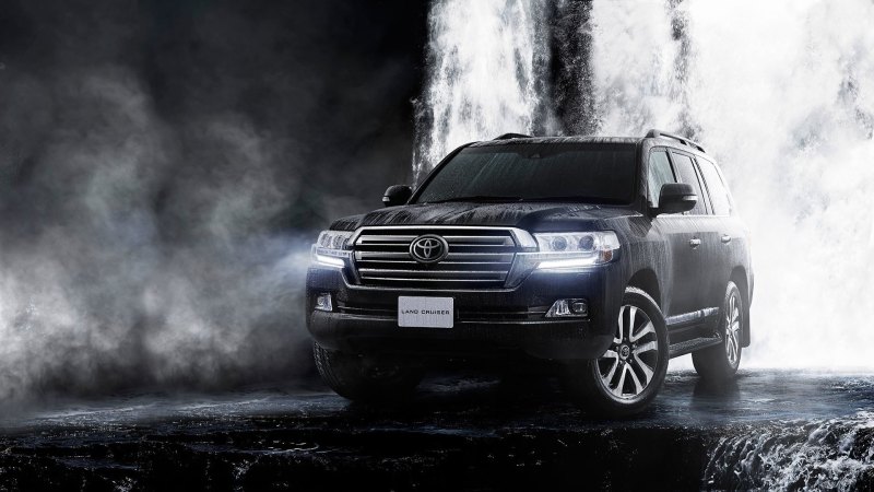 Toyota Land Cruiser 200 Wallpaper