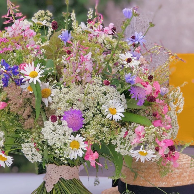 Красивые букеты цветов из полевых цветов фото