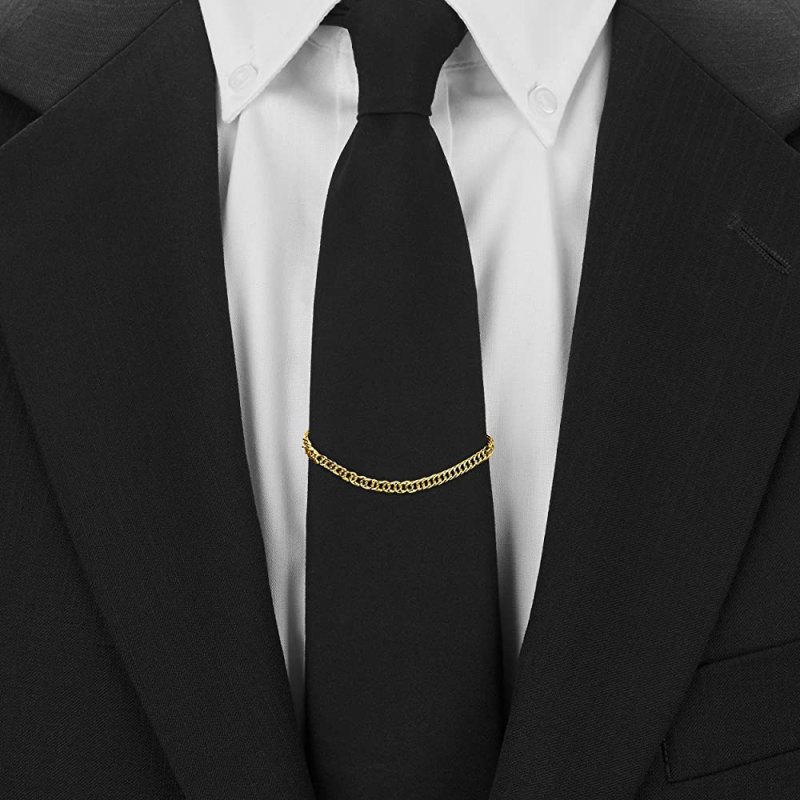 Черный костюм галстук