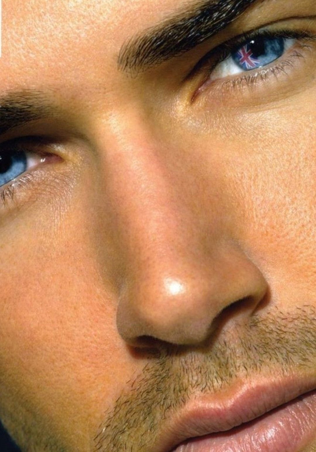Голубоглазого мужа. Красивые мужские глаза. Красивые мужчины. Самые красивые мужские глаза. Красивые голубые глаза мужские.