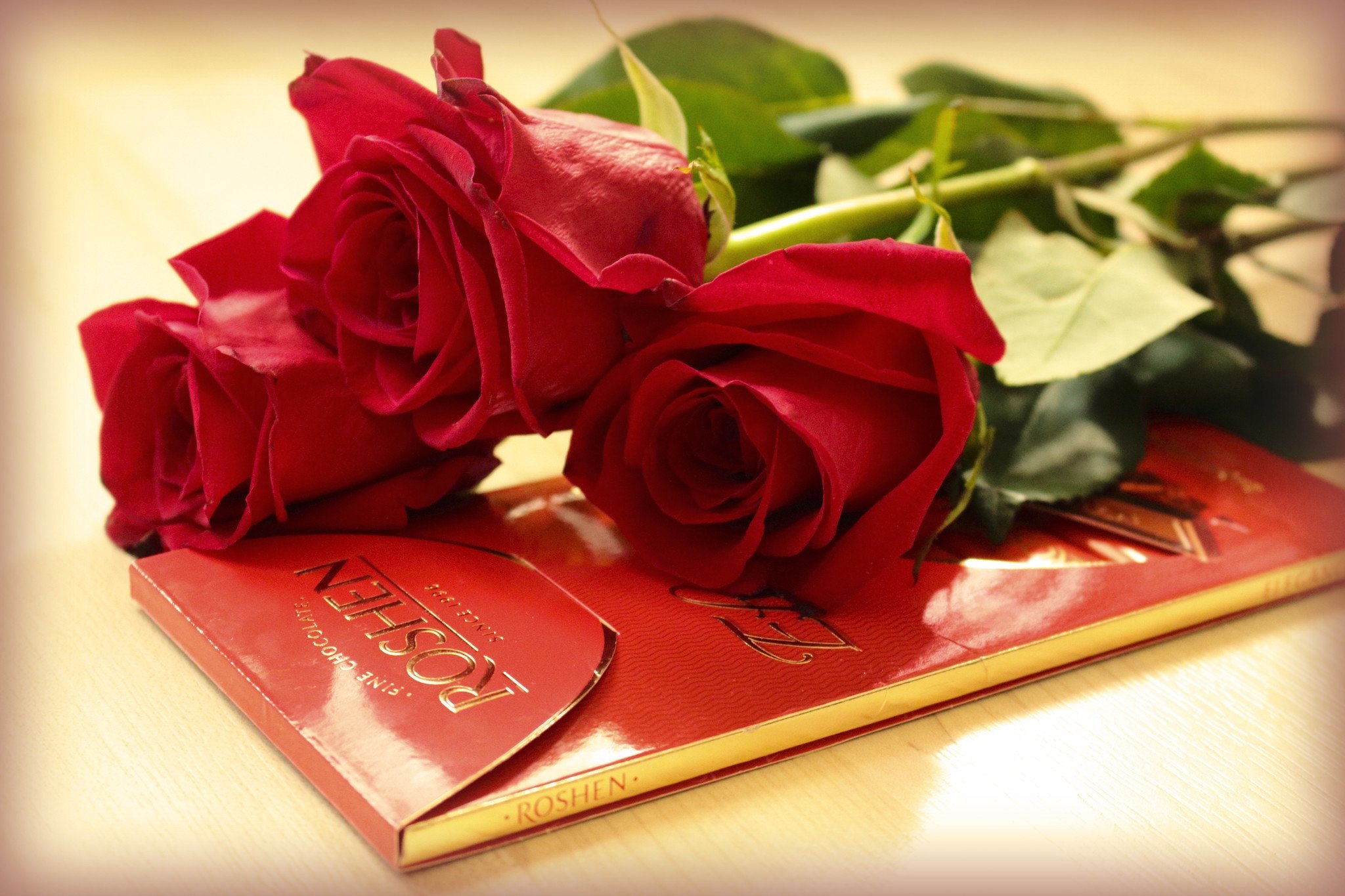Леночка поздравляю тебя. С днём рождения Леночка. Цветы для Леночки. Красивые розы для Елены. Букет для Елены с днем рождения.