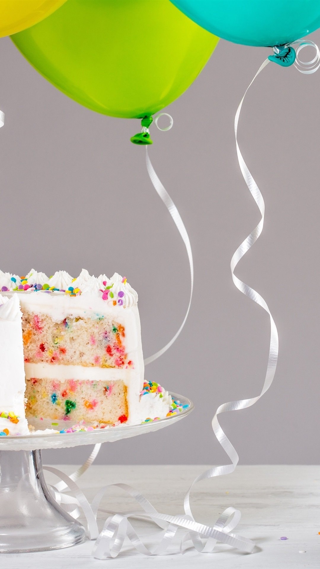 С днем рождения с тортом и шарами. Торт с шариками. Тортик с днем рождения. Торт «воздушные шарики». Воздушный торт.
