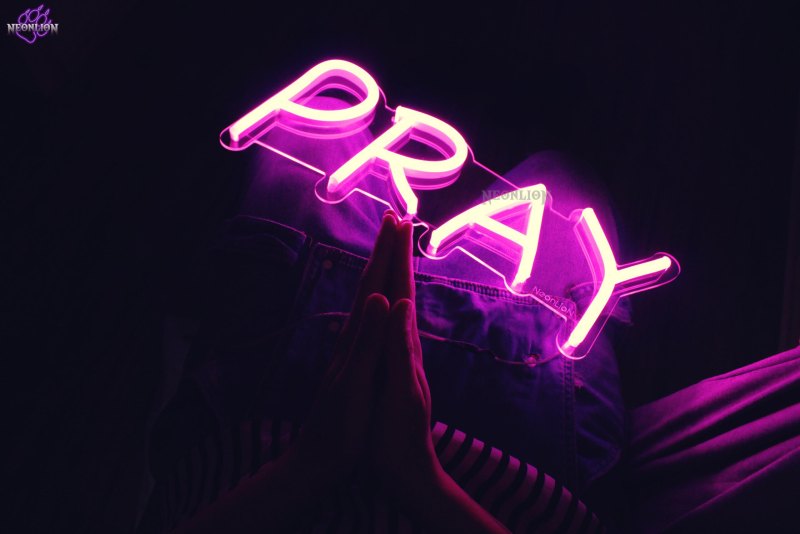 Неоновые вывески фиолетовые