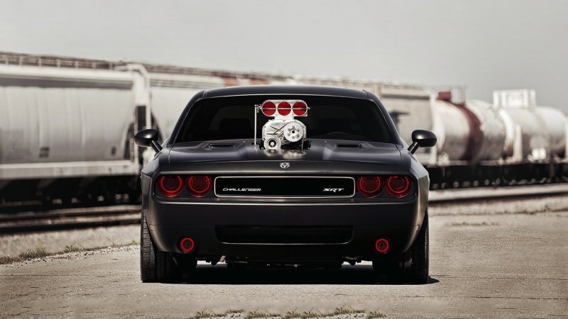 Dodge Challenger srt8