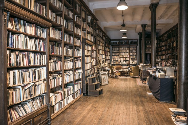 Стеллаж библиотека старые книги