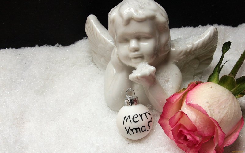 Ангелочек с розочкой