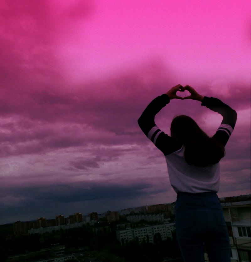 Сохра девочка на закате