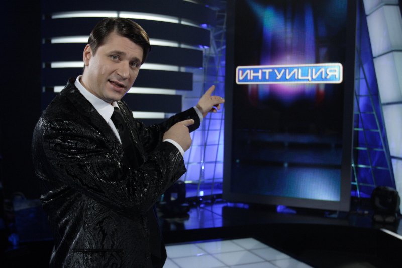Виктор Логинов ведущий передачи интуиция