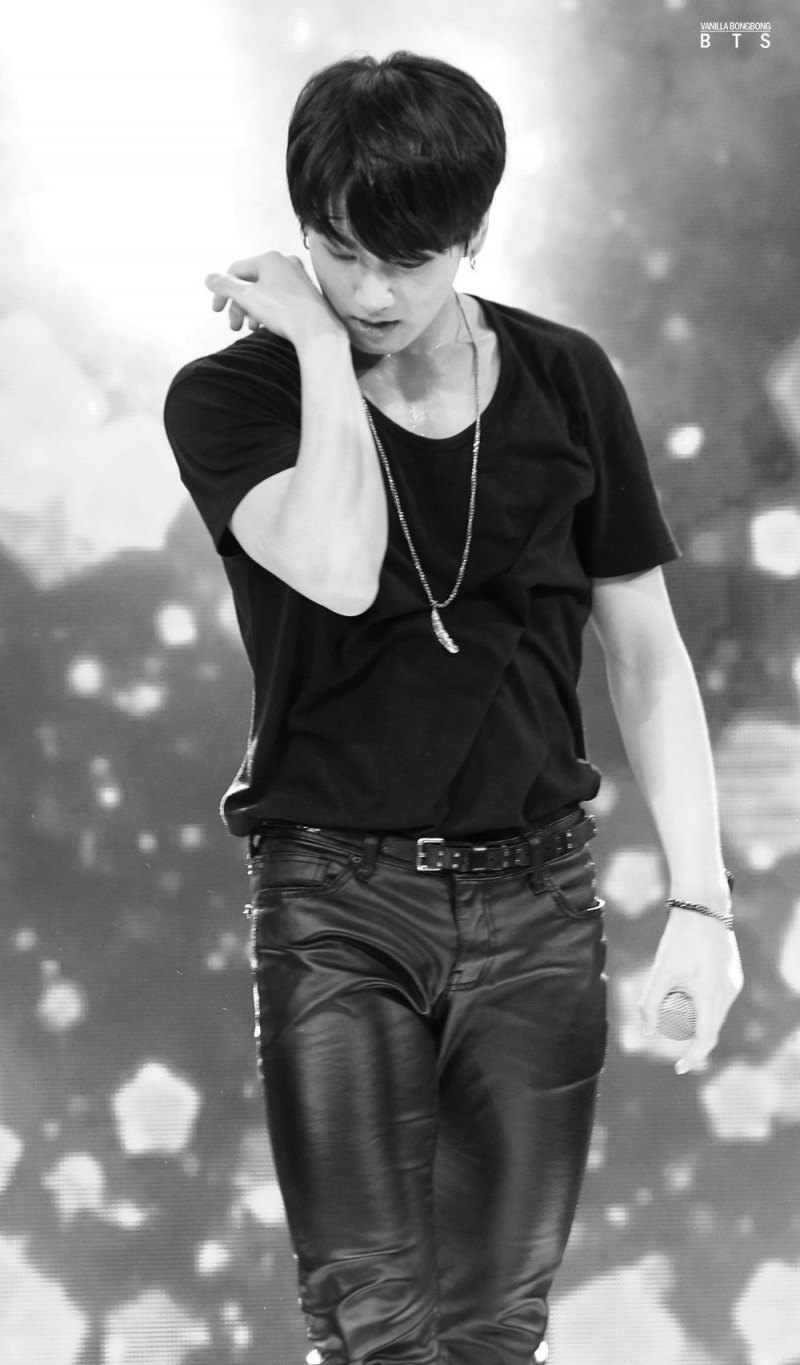BTS чёрно белые Чонгук