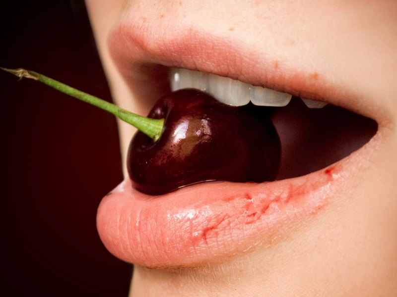 Вишенка во рту