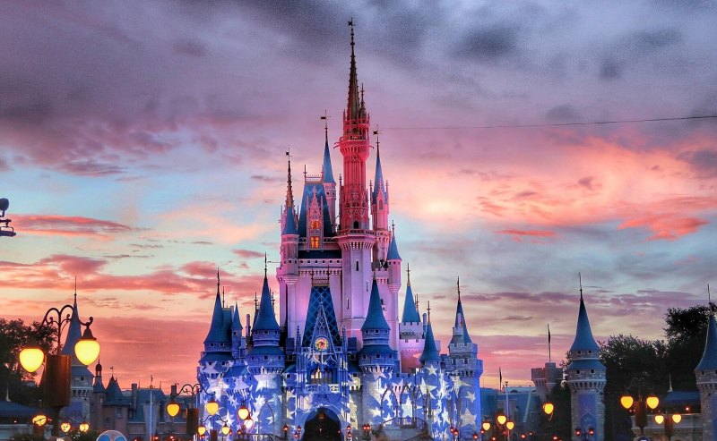 Дворец Дисней Walt Disney