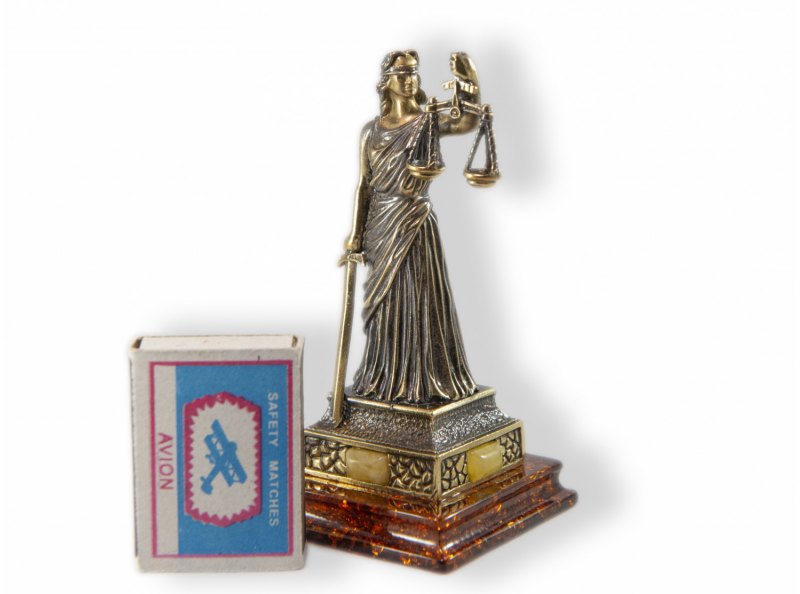 Статуя Богини правосудия Фемиды