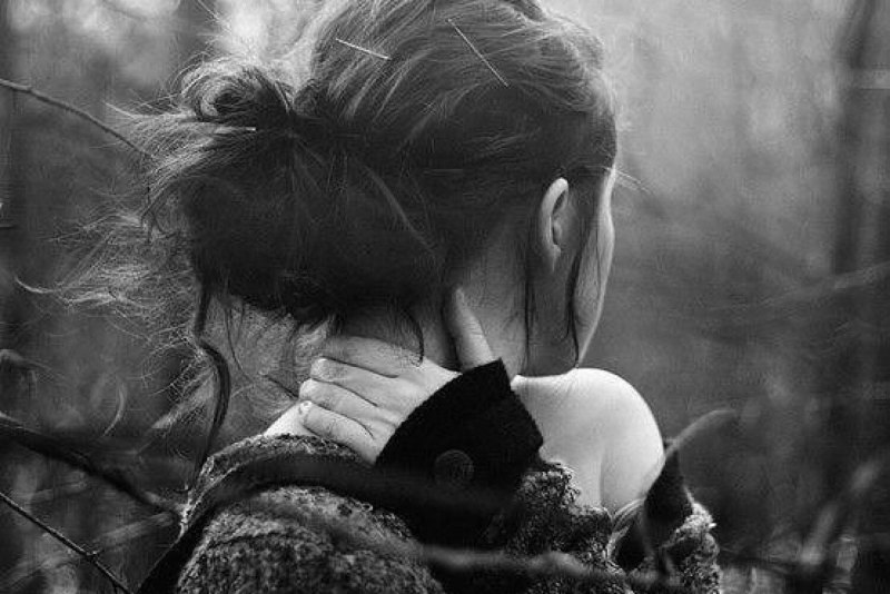 Женщина отвернулась