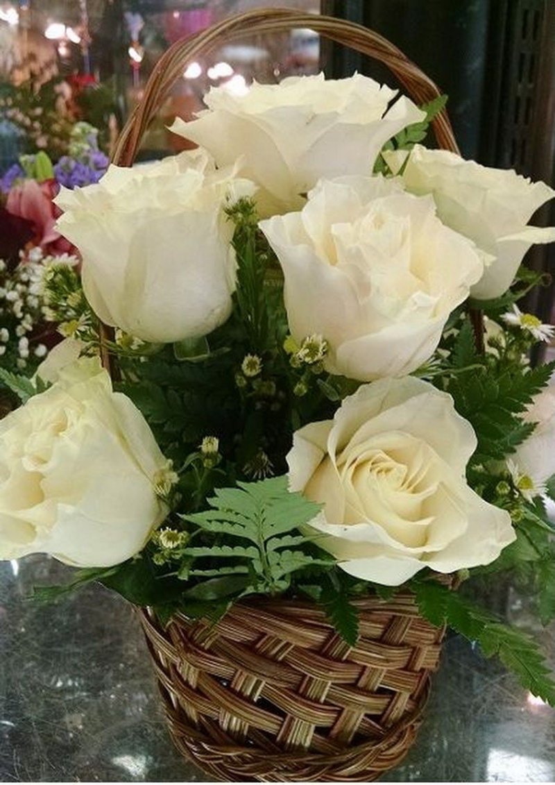 Утренний букет белых роз