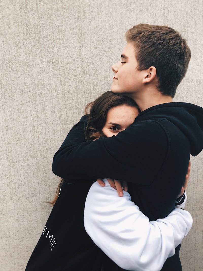 Влюблённые подростки