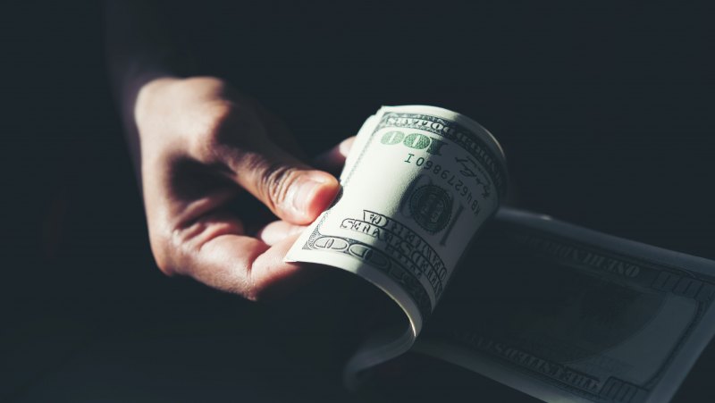 Девушка с деньгами