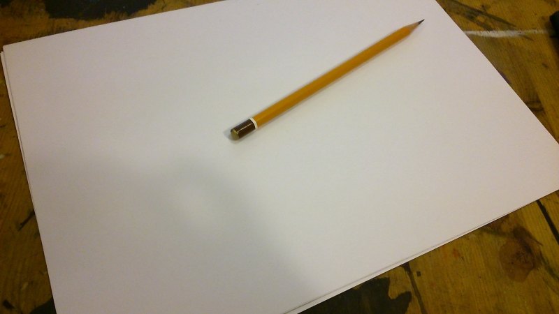 Лист бумаги и карандаш