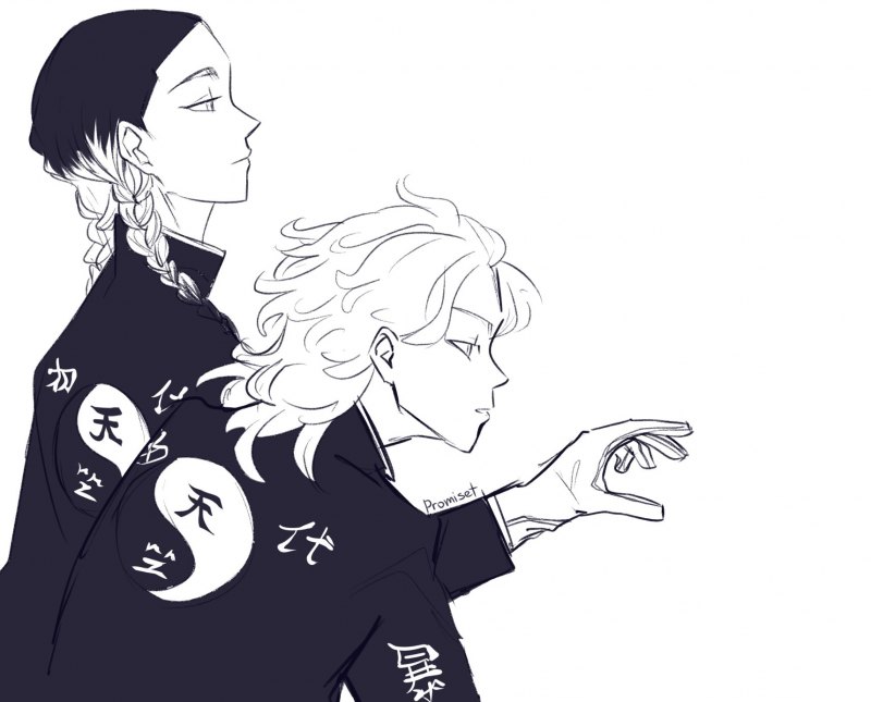 Пара в толстовках