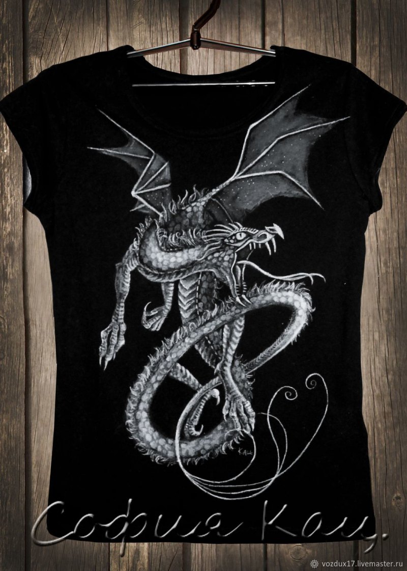 Рисунок дракона на футболке
