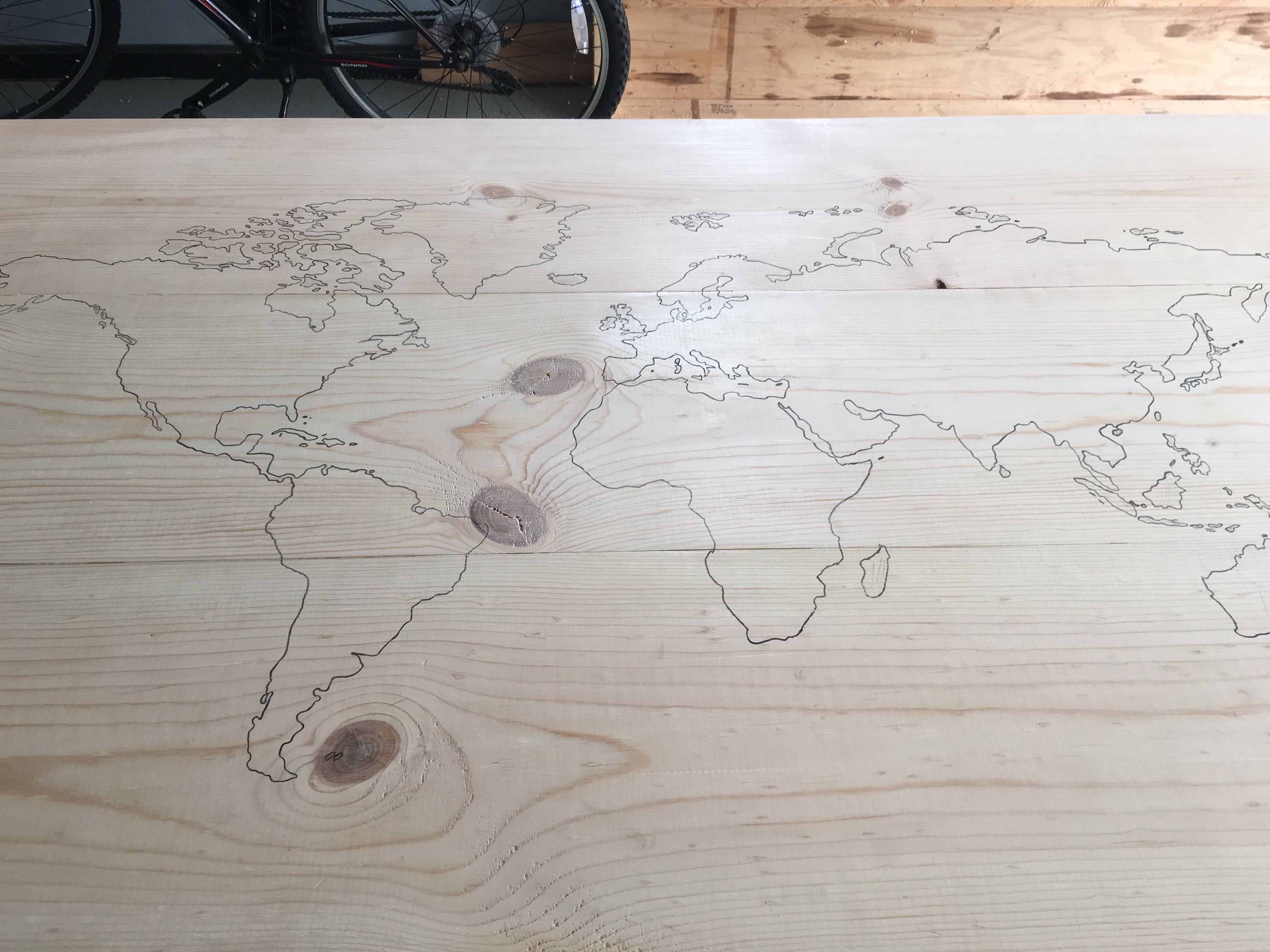 стол икеа с картой мира