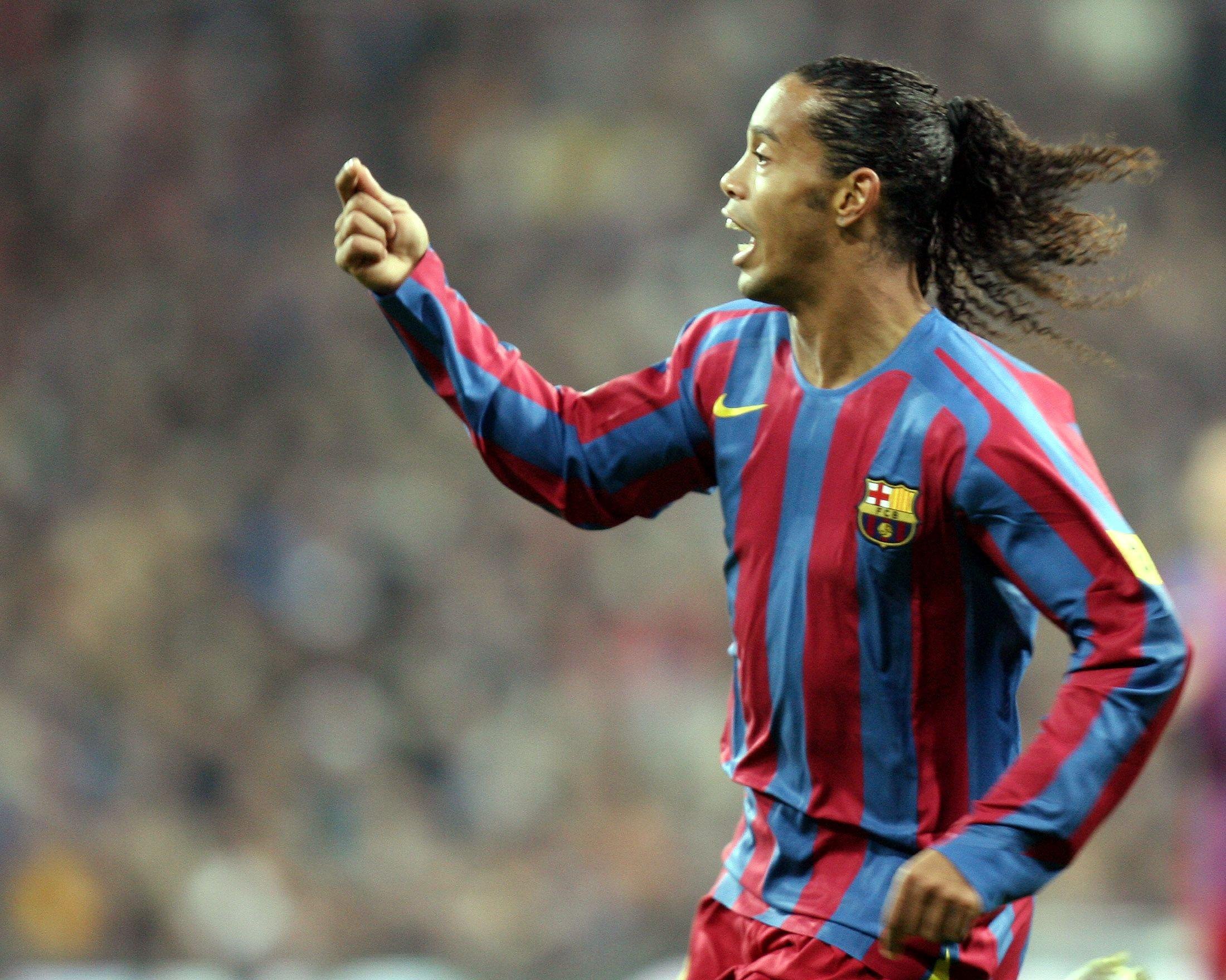 Роналдиньо гаушо. Ronaldinho 2005. Роналдиньо Гаушо 2005. Футболист Роналдиньо 2005. Роналдиньо Гаушо рост.