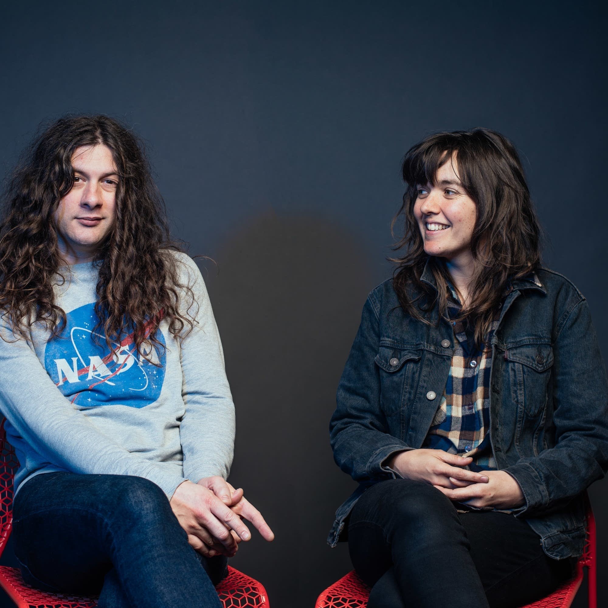 Курт барнетт художник википедия. Барнетт Курт Барнетт. Courtney Barnett Kurt vile - Lotta Sea lice. Курт Барнетт фото. Курт Барнетт 1988 – «Бетти».