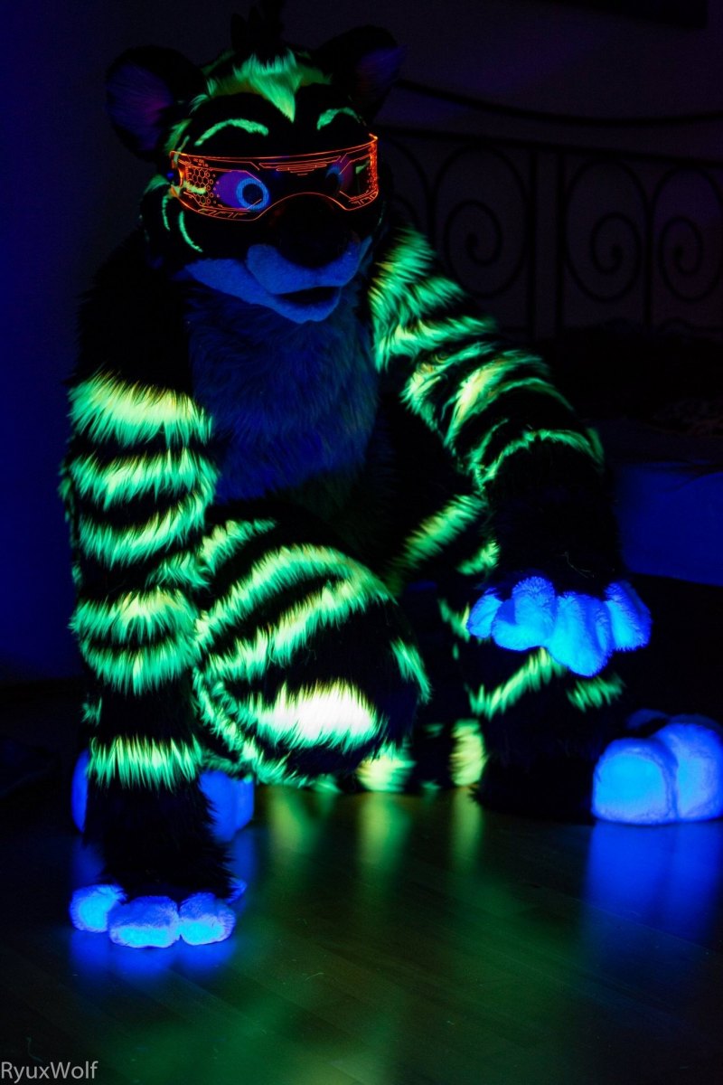 Неоновый фурсьют