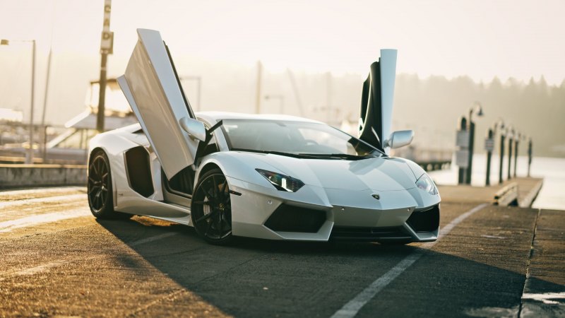 Lamborghini Veneno Roadster красная