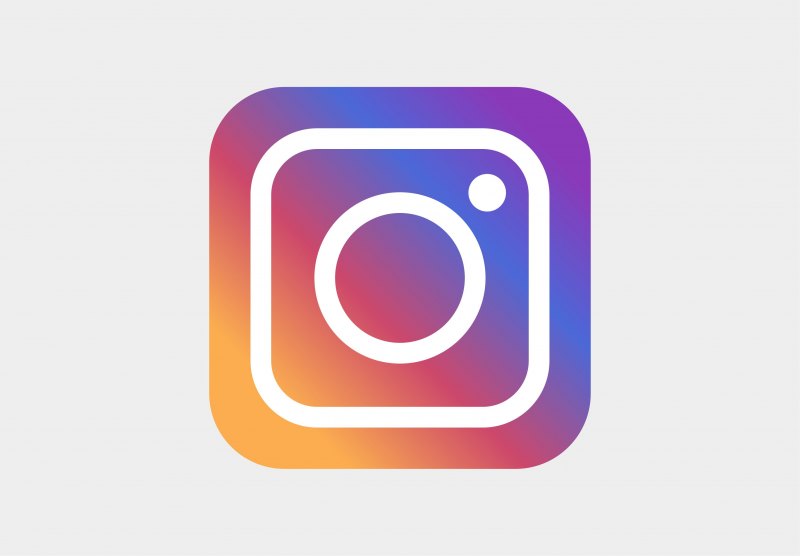 Логотип Instagram на белом фоне