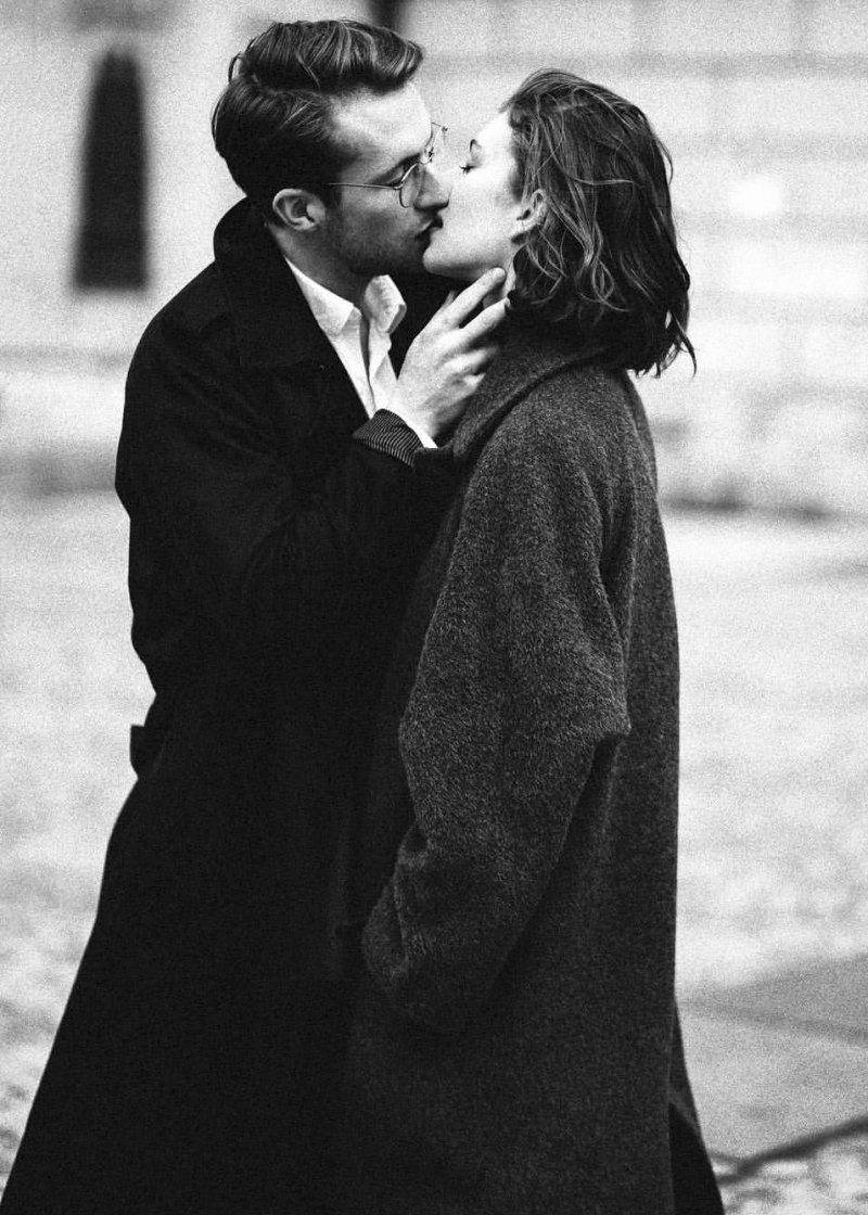 Влюбленные черно белое