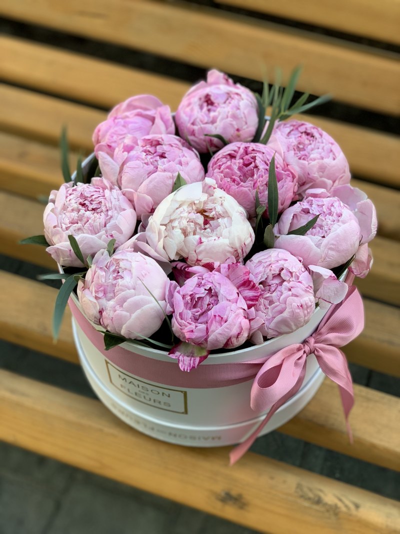 Пионы в коробке