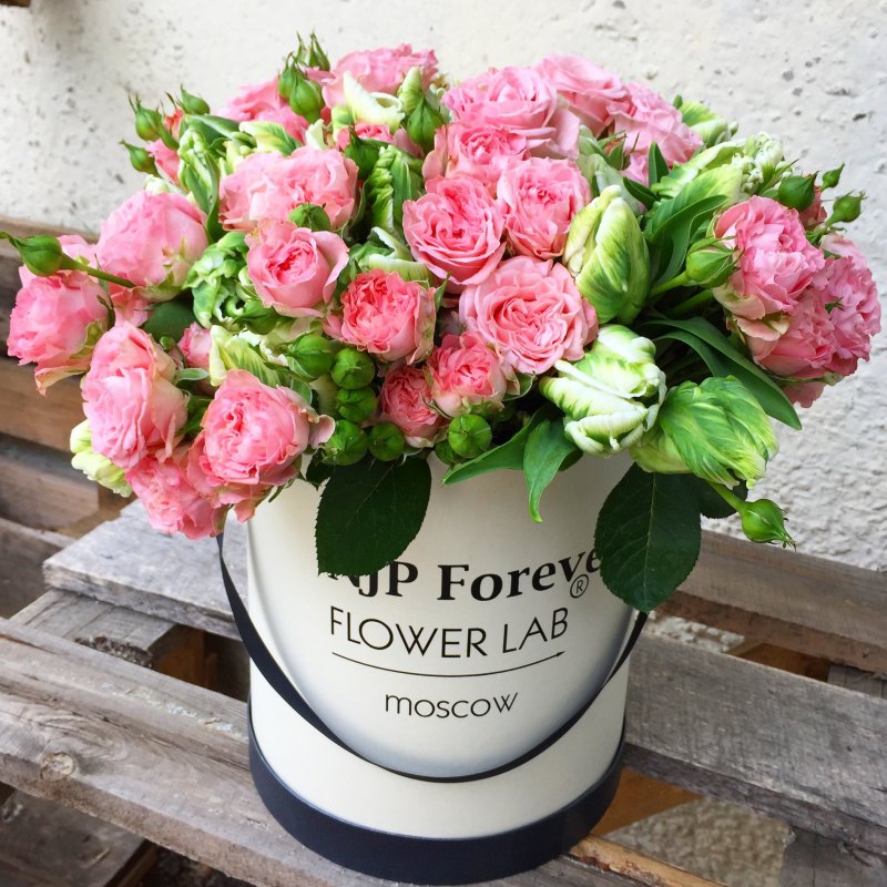 Пионы букет в коробке