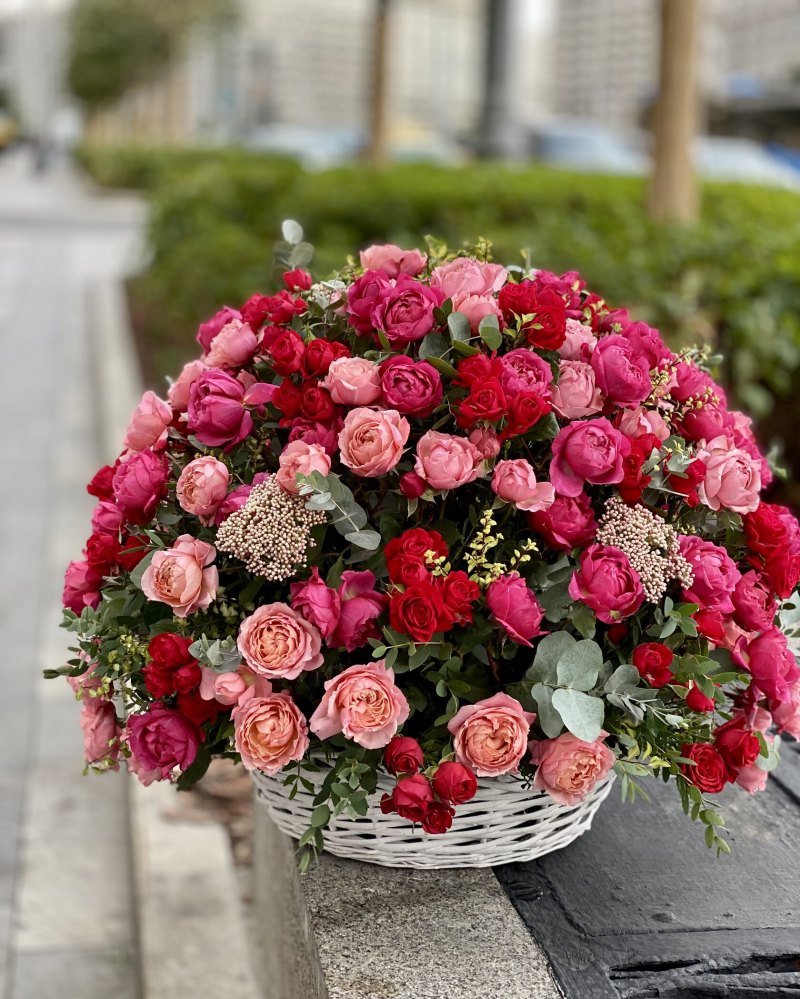Шикарная корзина цветов