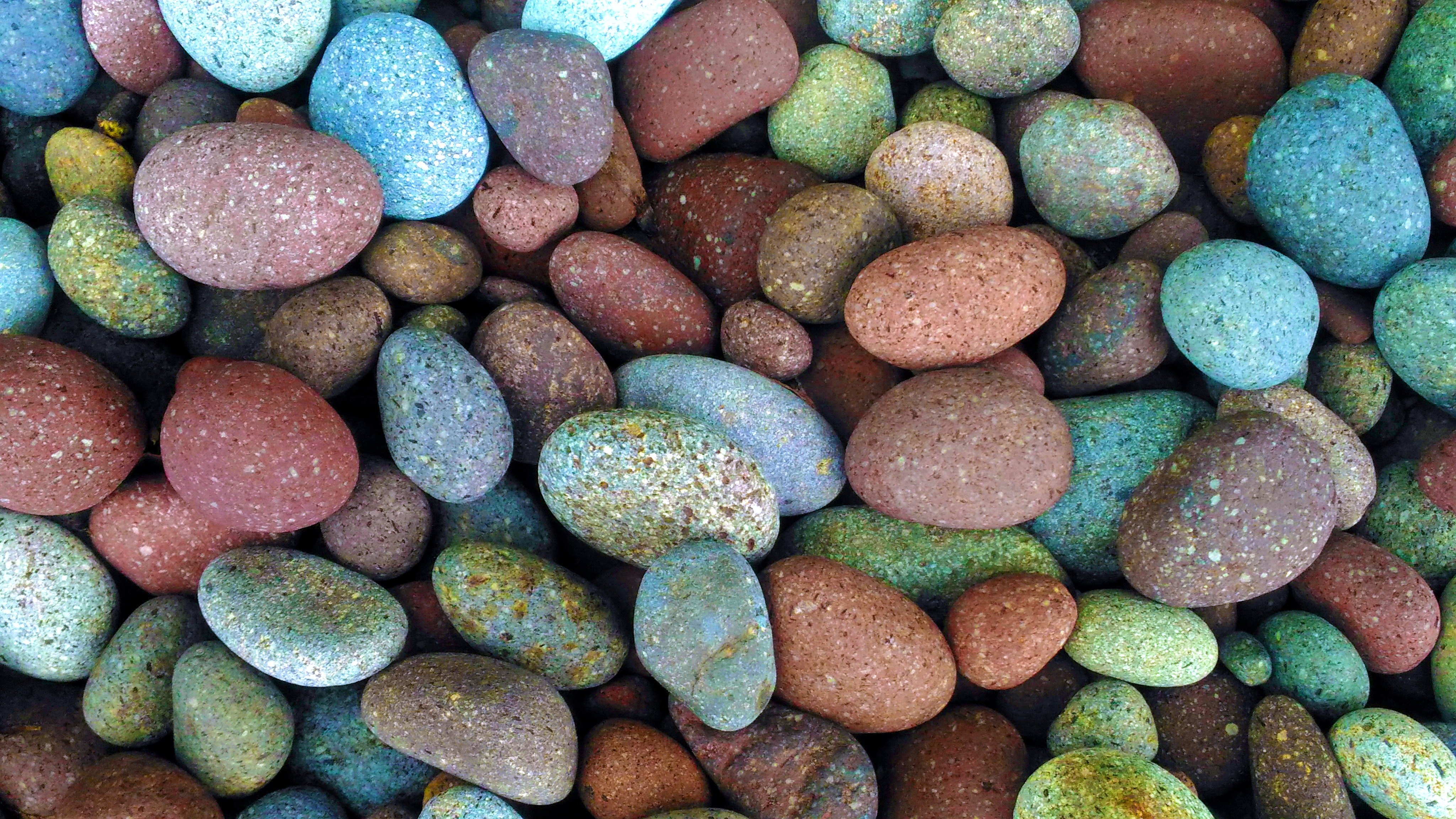 Цветные морские камни