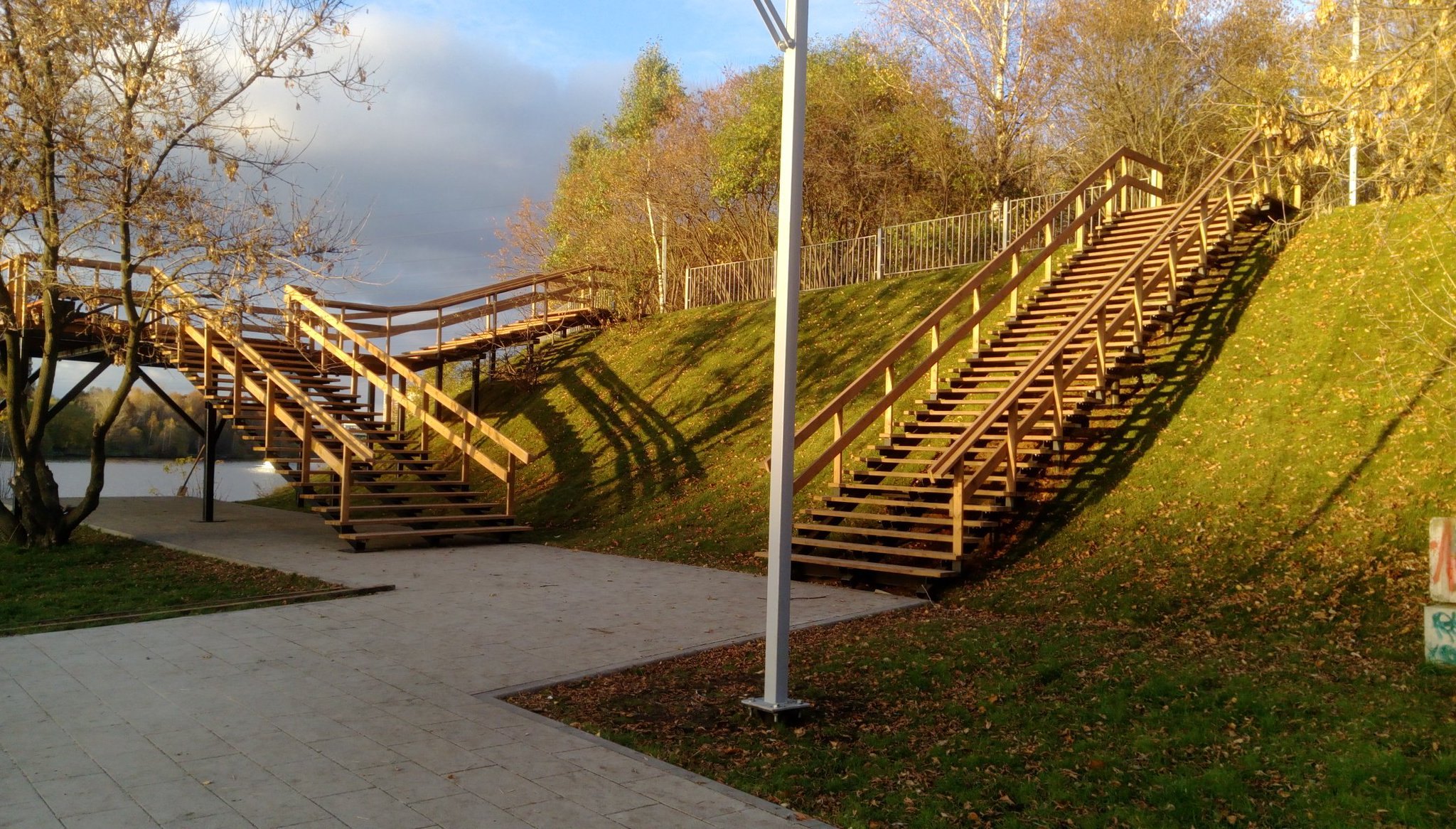 Сайт новая лестница. Загреб парк лестница. Лестница парк Рублево. Парк Петергоф пандус. Тропаревский парк ступеньки.