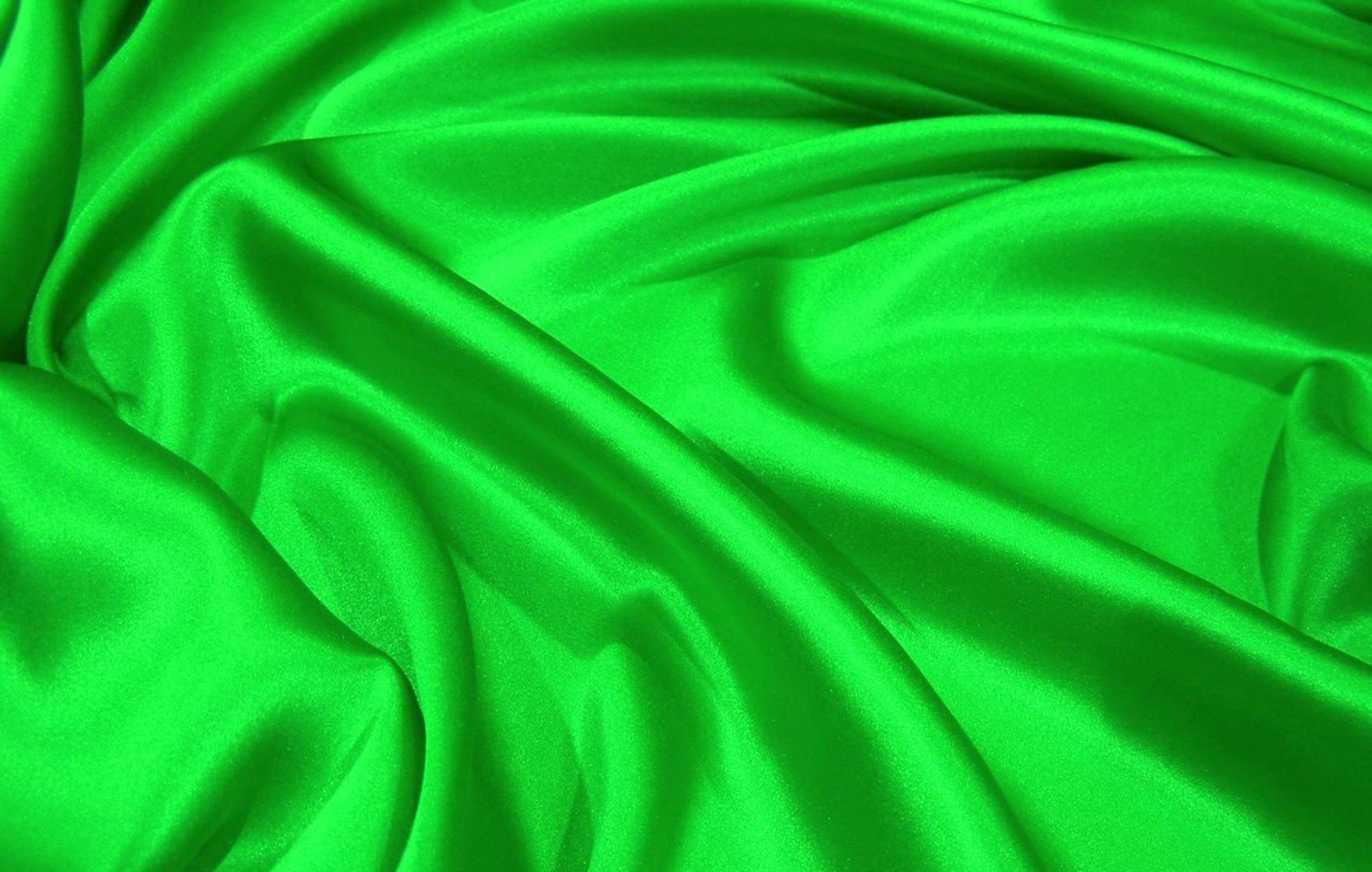 Зел. Изумрудный атлас ткань. Атлас стрейч салатово зеленый. Зеленая ткань. Салатовая ткань.
