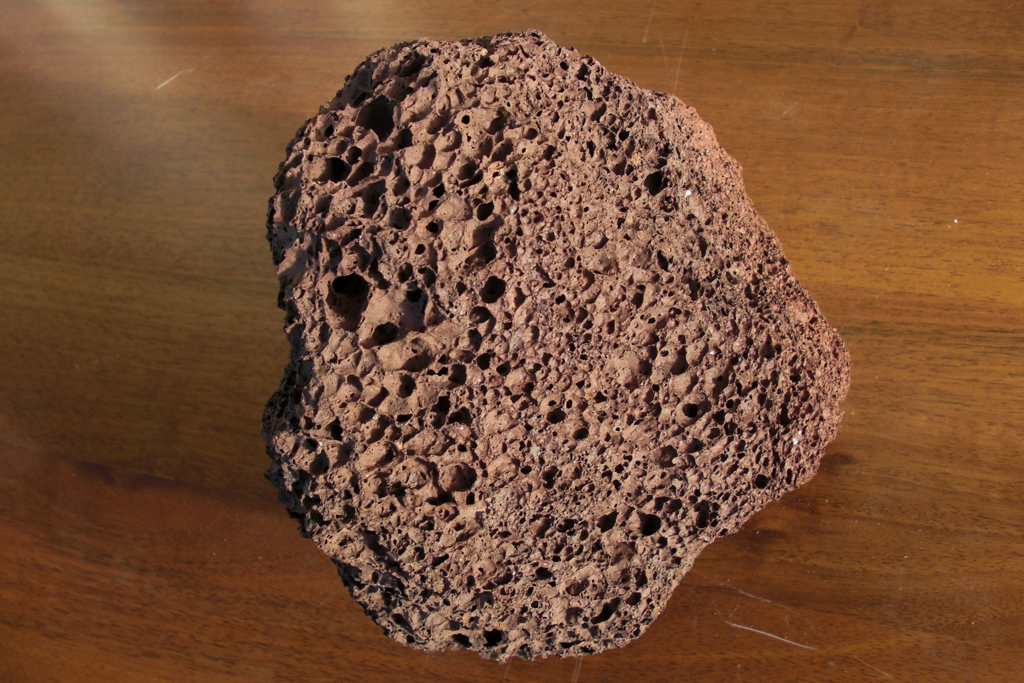 Породы вулканического происхождения. Пемза вулканическая лава. Вулканический туф порода. Вулканические лапилли. Лапилли камень.