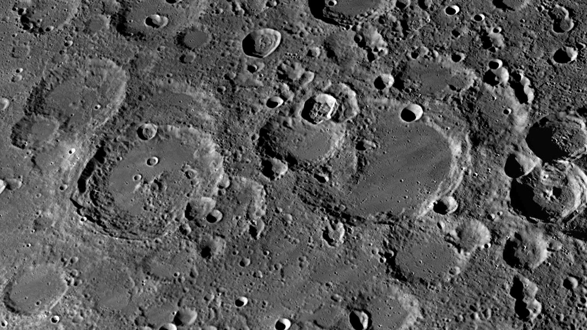 Луна поверхность кратеры. Лунный кратер Анаксимен. Герцшпрунг (лунный кратер). Оппенгеймер (лунный кратер). Платон (лунный кратер).