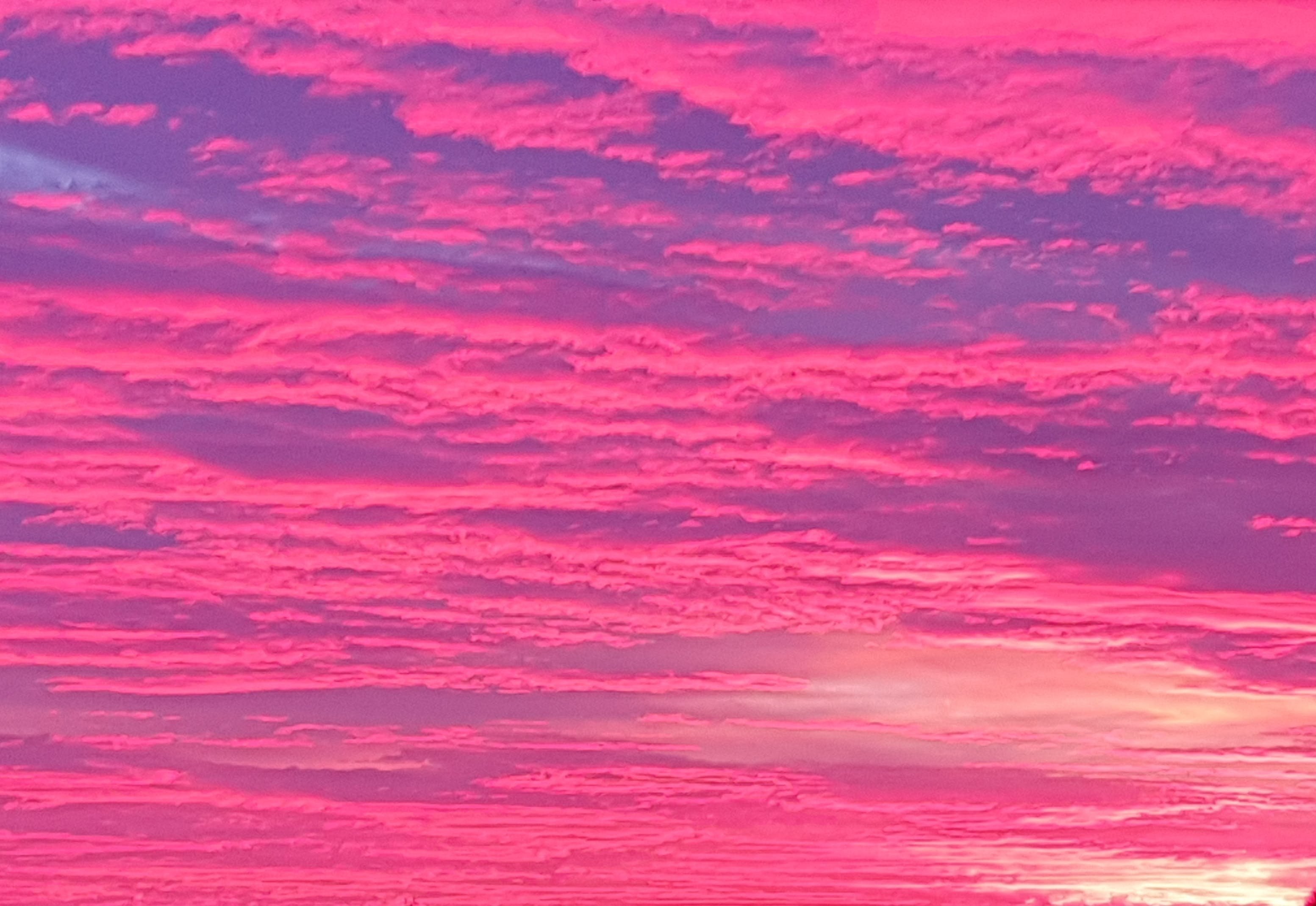 Розовые облака 2021. Розовое небо. Розовый закат. Розоче небо. Розовое облако.