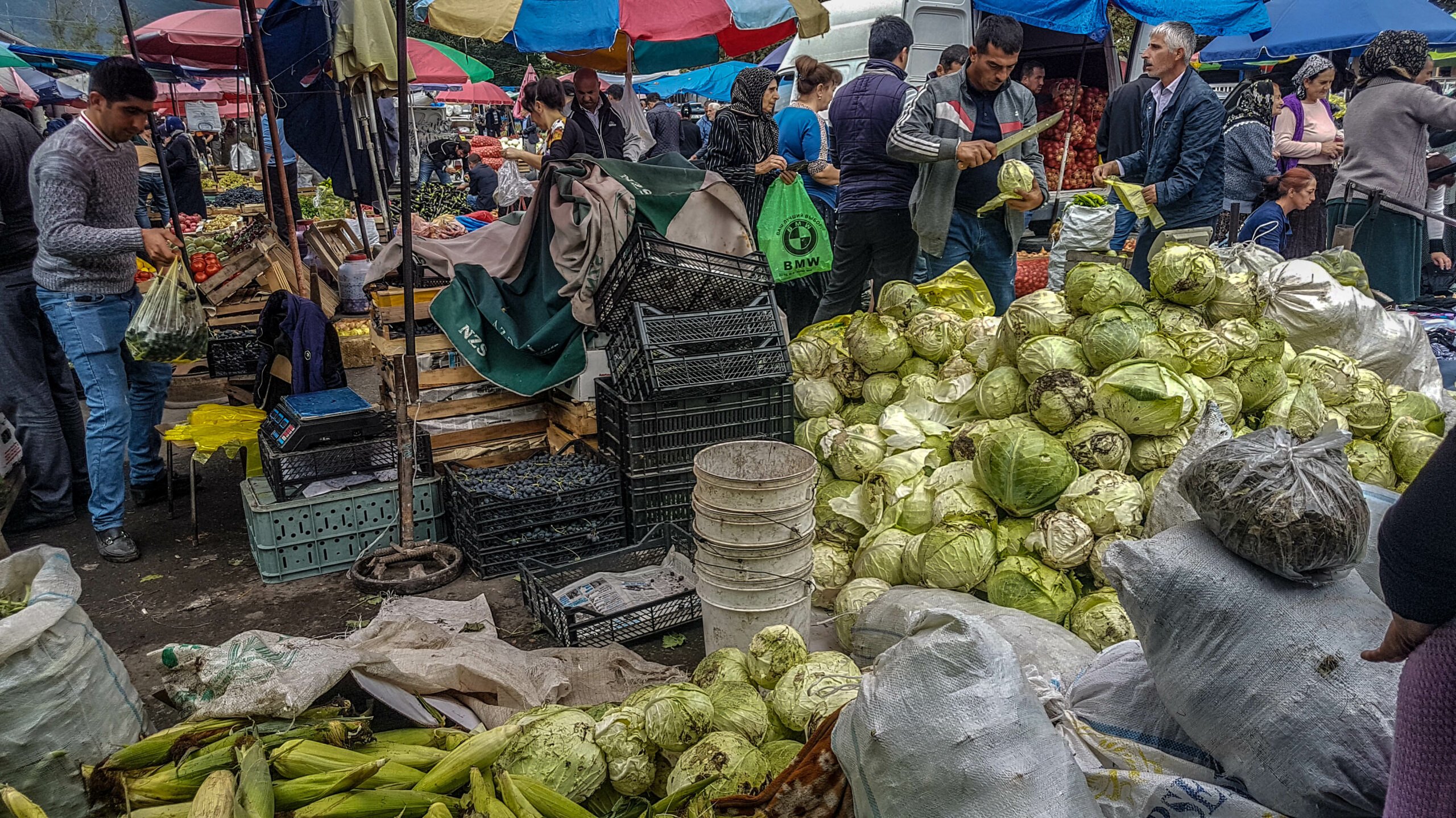 Заставка базар тары. Бакинский рынок. Азербайджанский базар. Зелёный базар. Рынок Алкан базары.