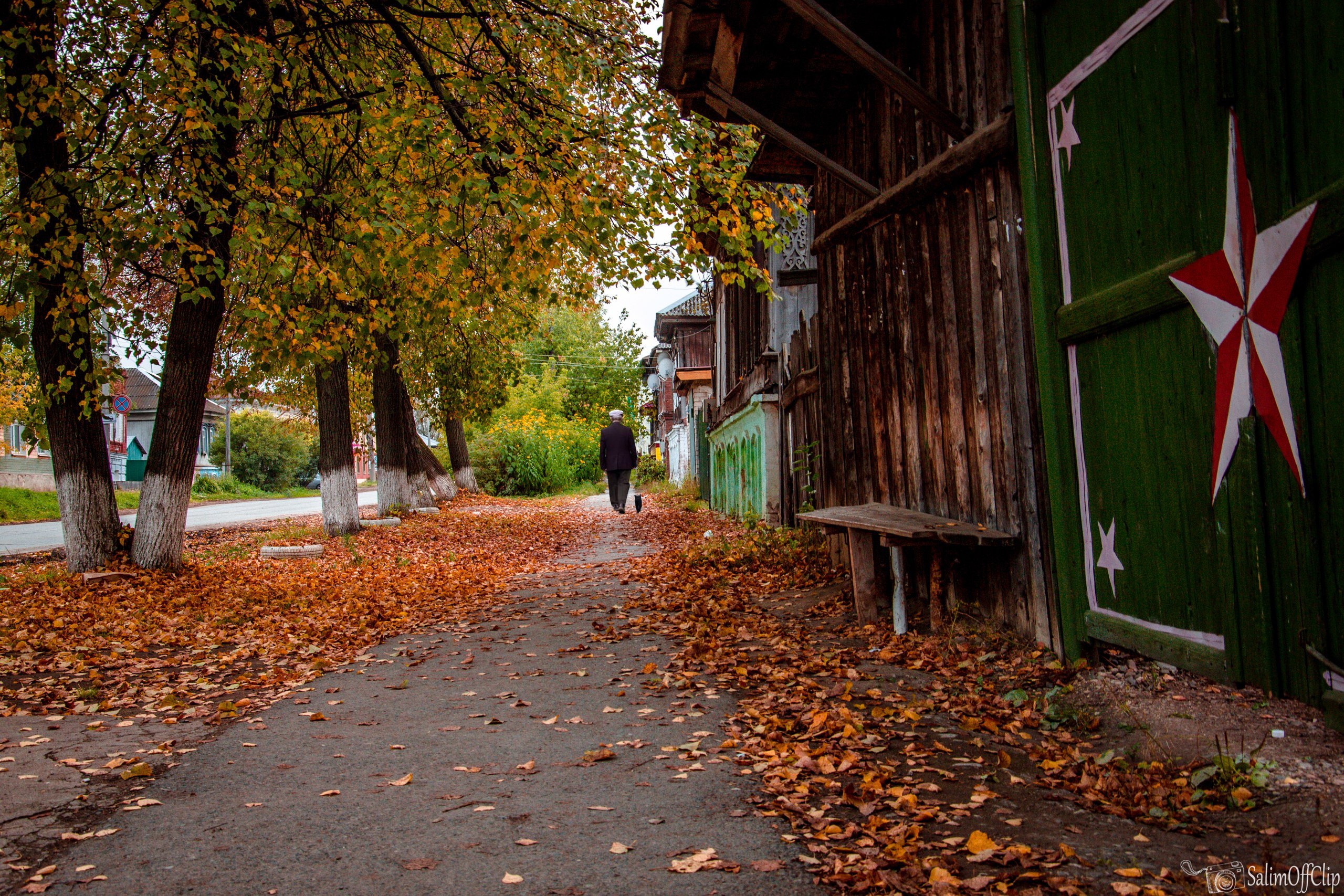 Осень в городе картинки. Осенний Кунгур. Кунгур осень. Швеция провинция осень. Осень в городе.