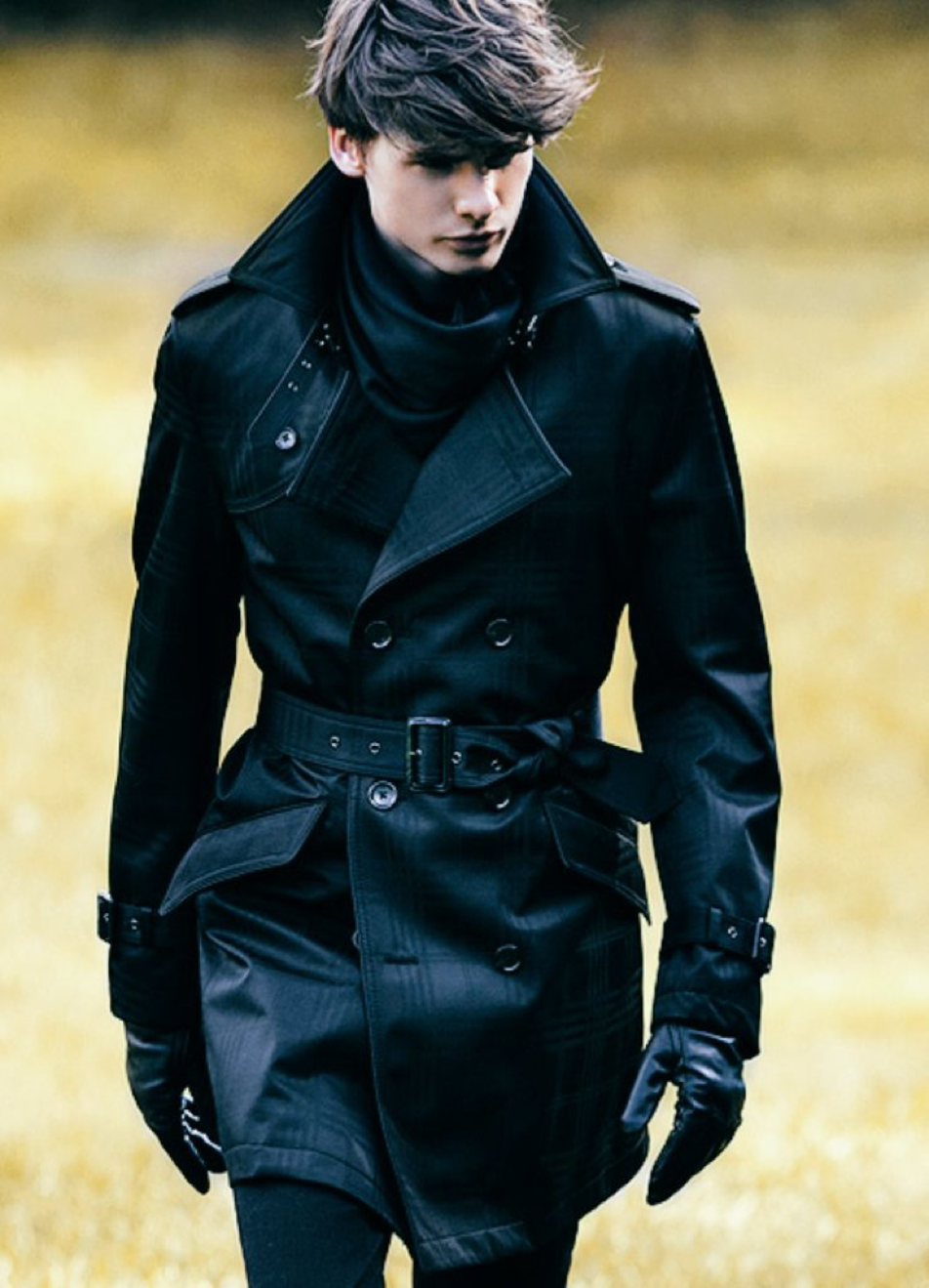 Kaili Classic Style плащ мужской. Мужчина в плаще. Парень в пальто. Парень в черном пальто.