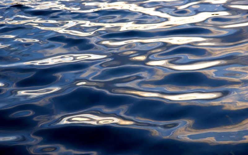 Поверхность воды