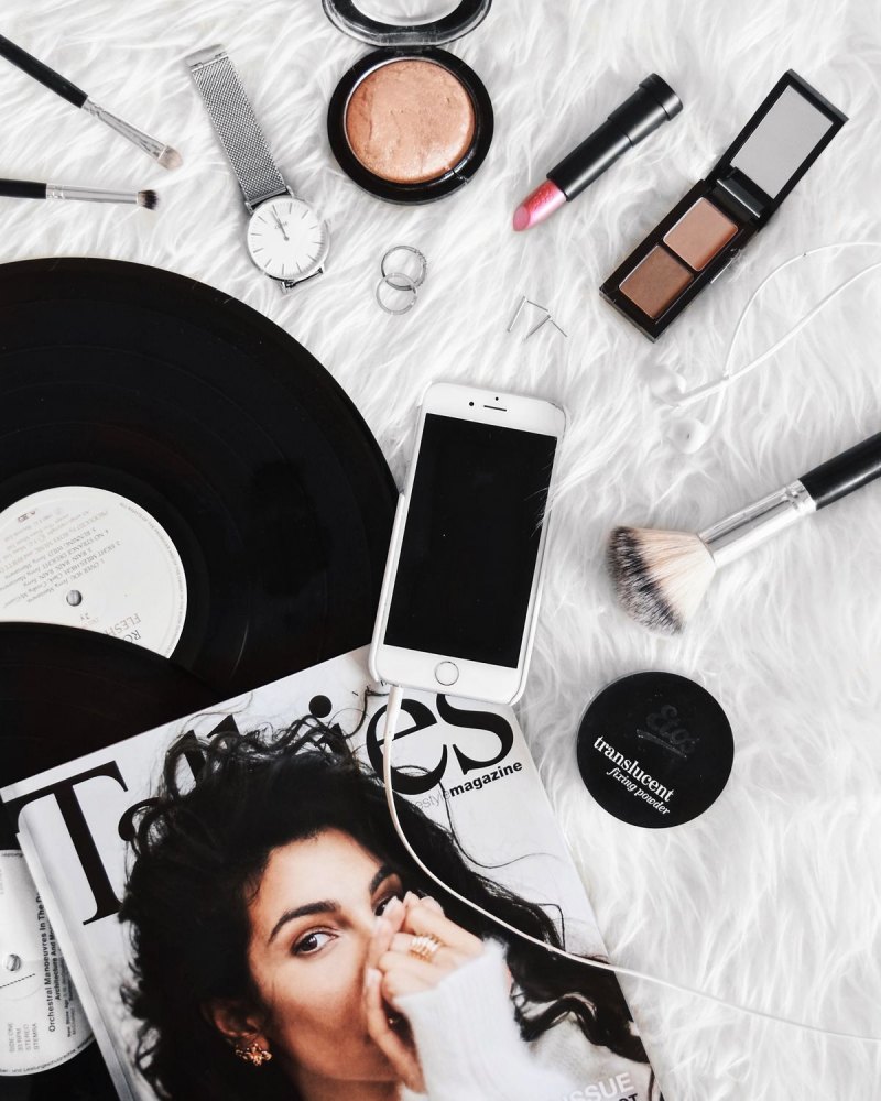 Студия лешмейкера в оранжевой стиле