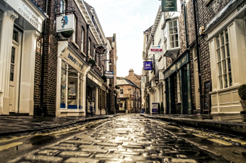 Улица High Street в Британии